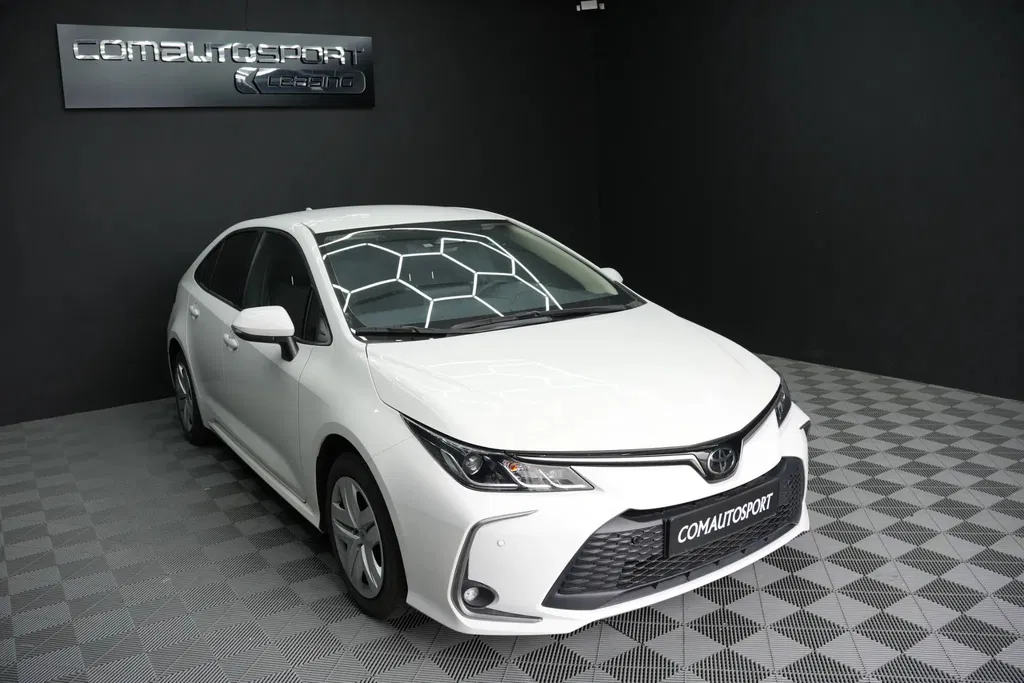 Fotografie: 2025 Toyota Corolla