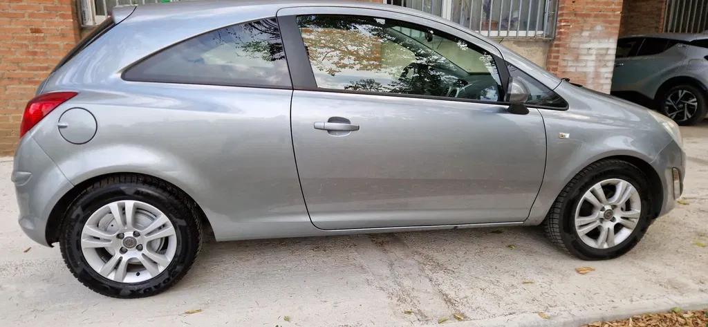 Fotografie: 2011 Opel Corsa