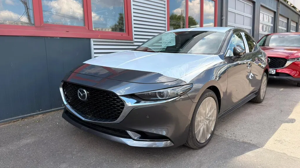 Fotografie: 2025 Mazda 3