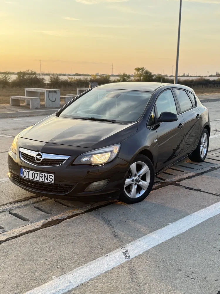 Fotografie: 2010 Opel Astra