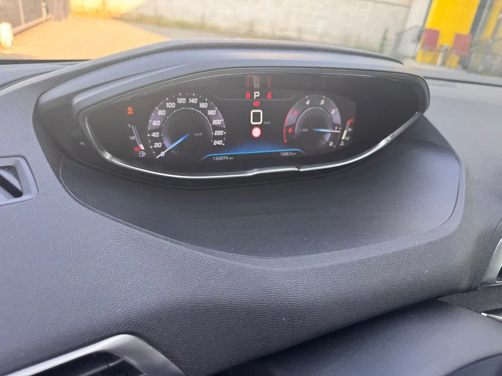 Fotografie: 2019 Peugeot 5008