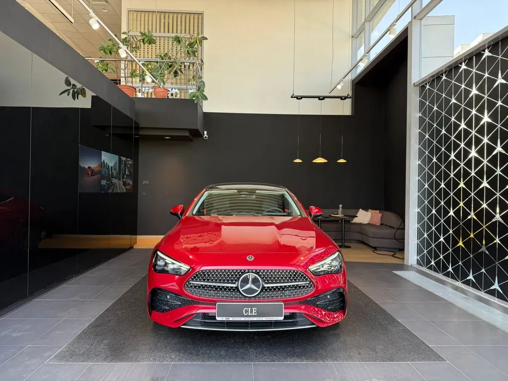 Fotografie: 2025 Mercedes-Benz CLE 300