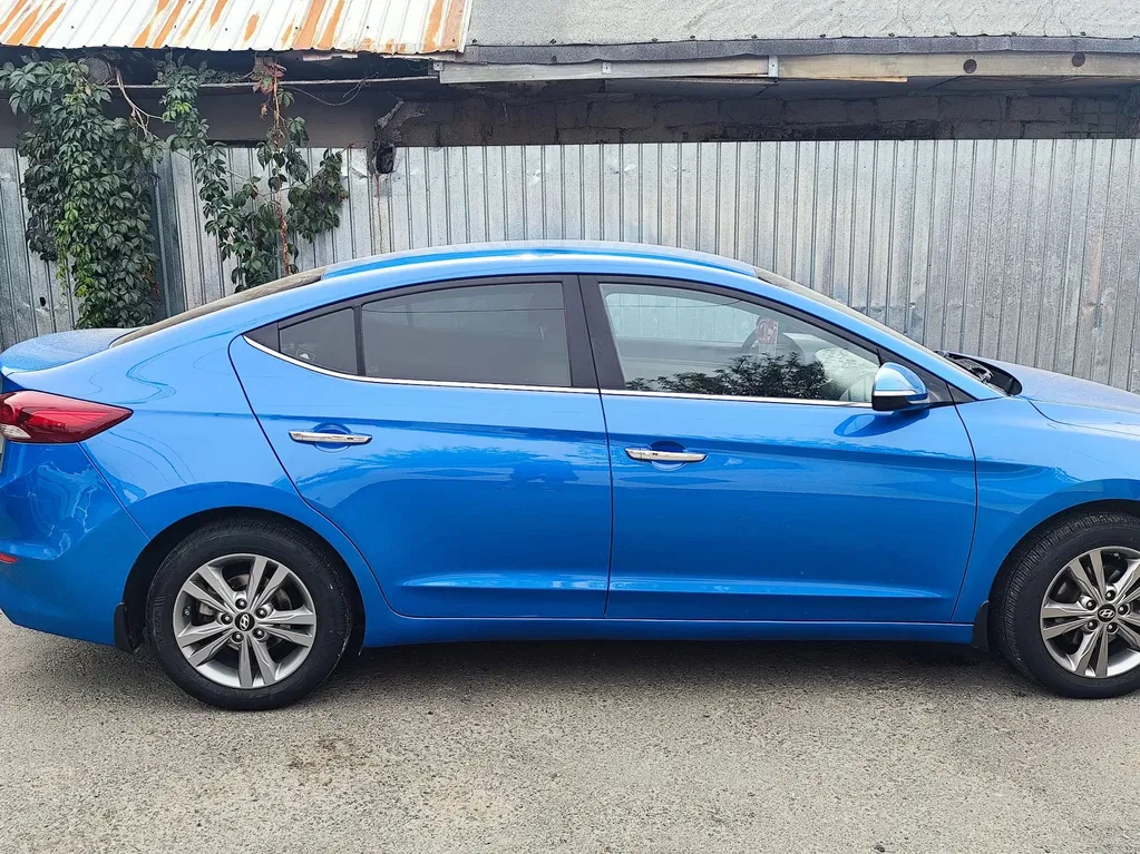 Fotografie: 2016 Hyundai Elantra