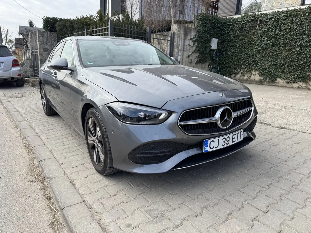 Fotografie: 2023 Mercedes-Benz C