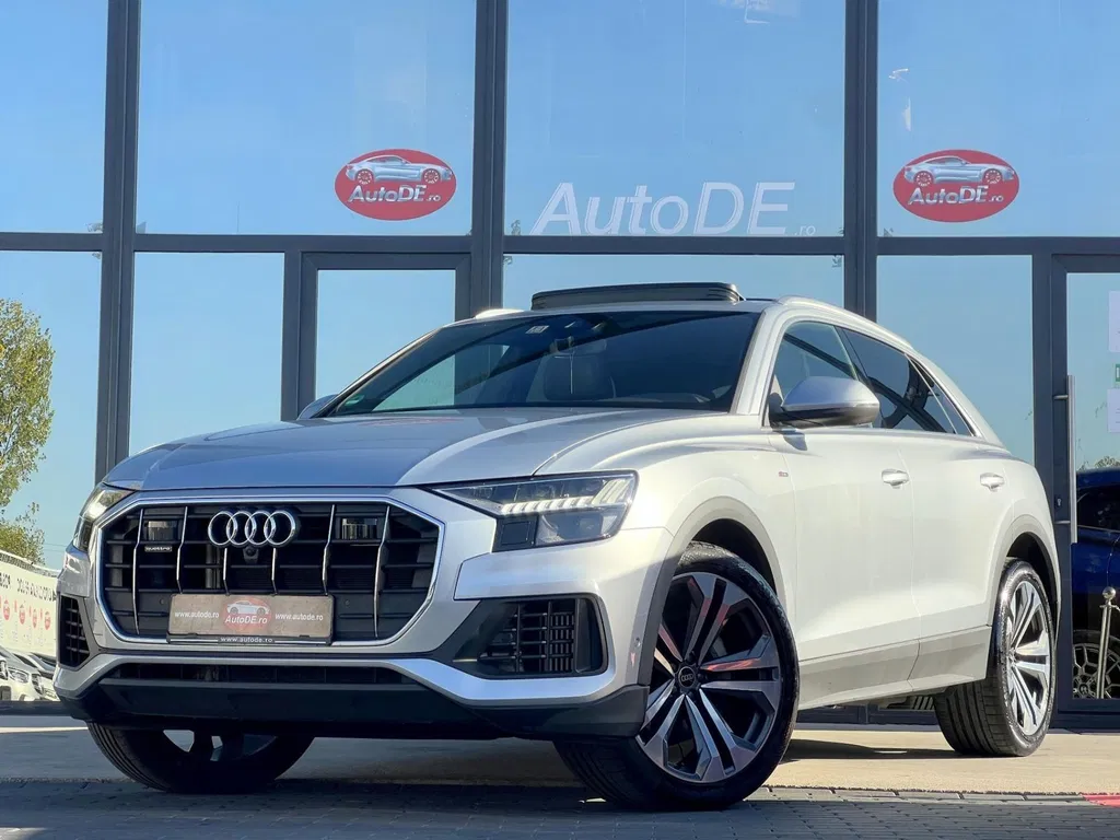 Fotografie: 2022 Audi Q8