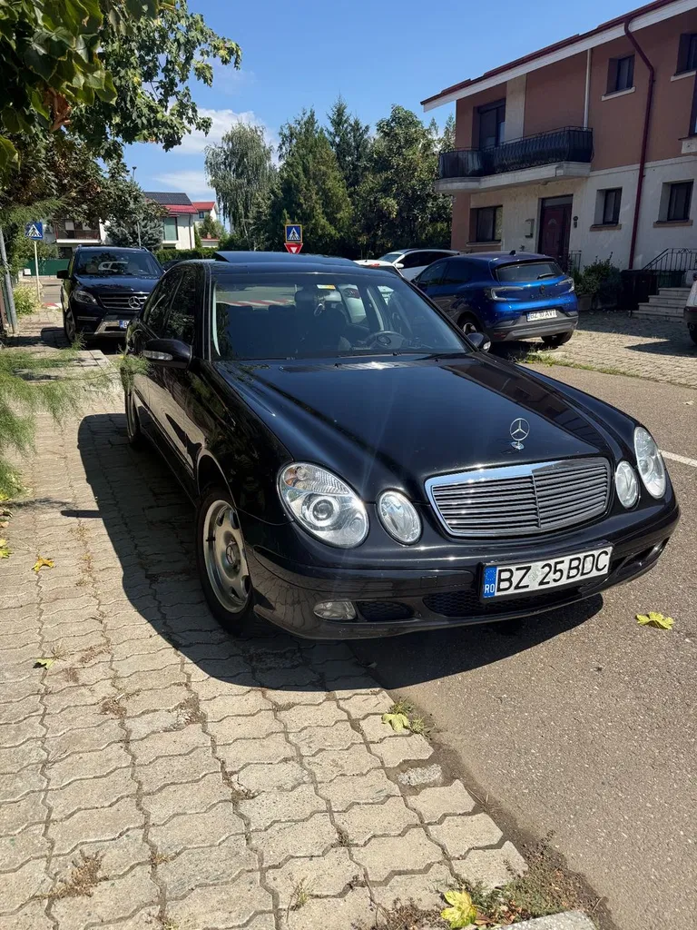 Fotografie: 2002 Mercedes-Benz E Class