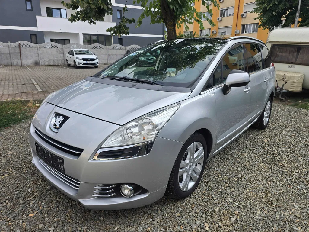Fotografie: 2011 Peugeot 5008