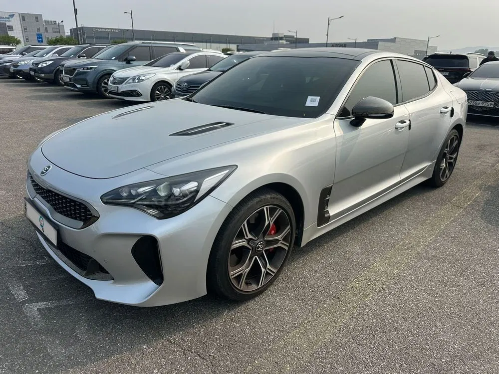 Fotografie: 2017 Kia Stinger