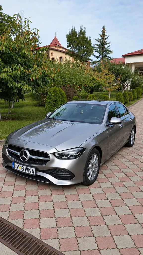 Fotografie: 2022 Mercedes-Benz C