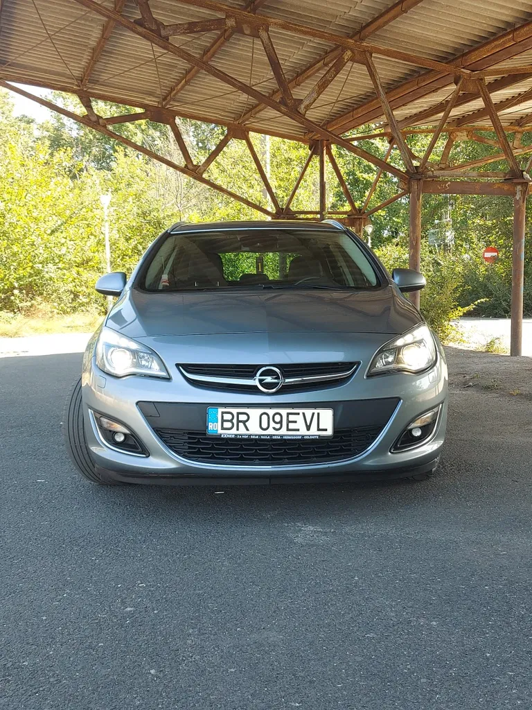 Fotografie: 2013 Opel Astra