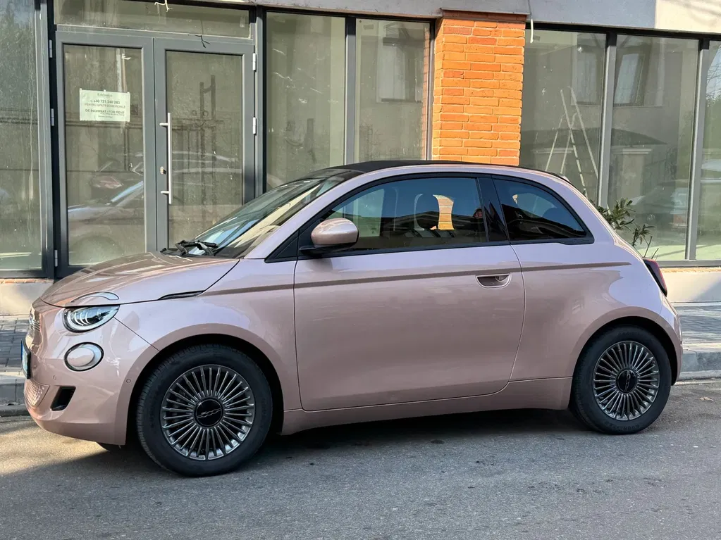 Fotografie: 2021 Fiat 500E