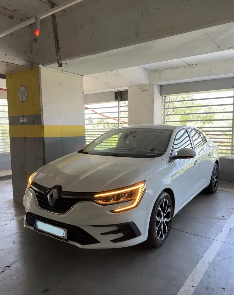 Fotografie: 2021 Renault Megane