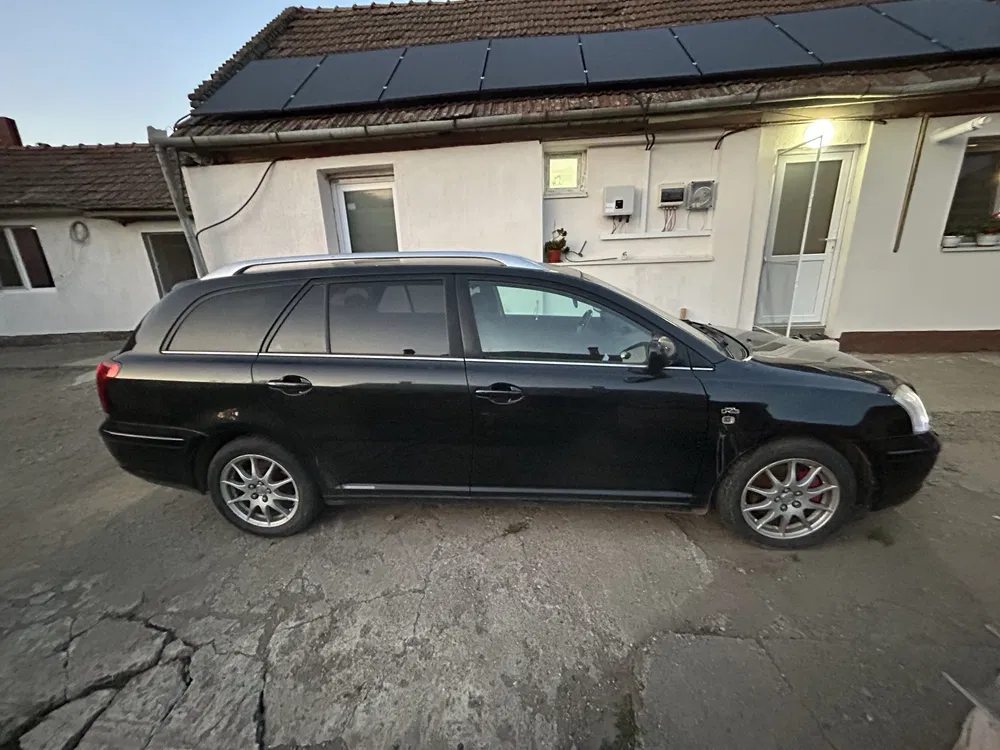 Fotografie: 2004 Toyota Avensis