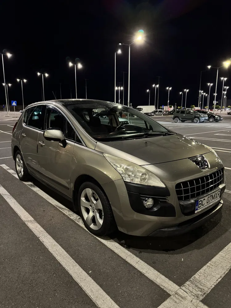 Fotografie: 2011 Peugeot 3008