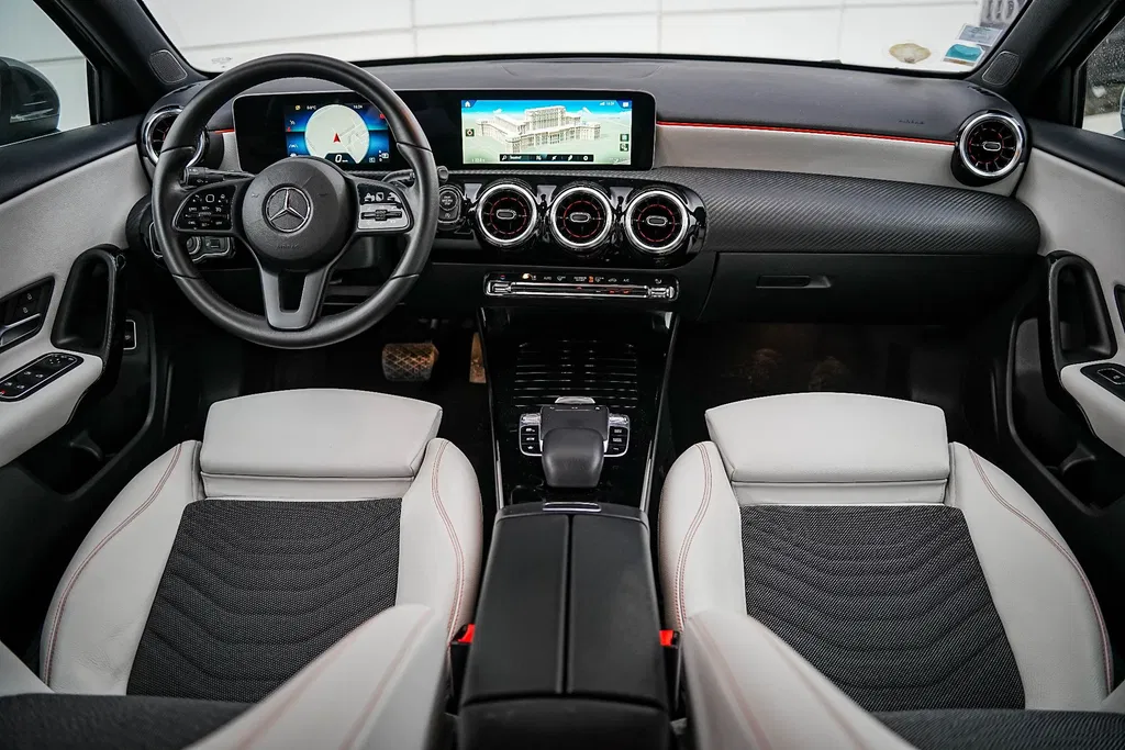 Fotografie: 2020 Mercedes-Benz A 180