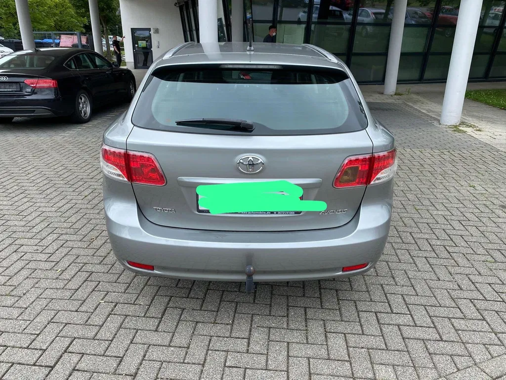 Fotografie: 2011 Toyota Avensis