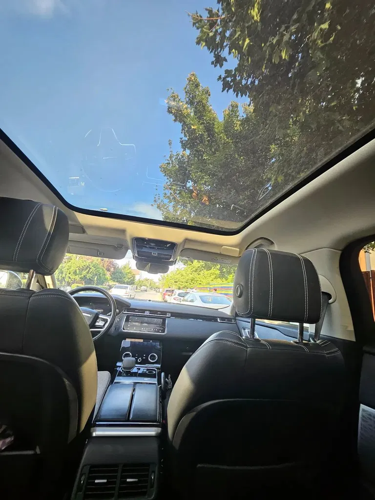 Fotografie: 2021 Land Rover Range Rover Velar