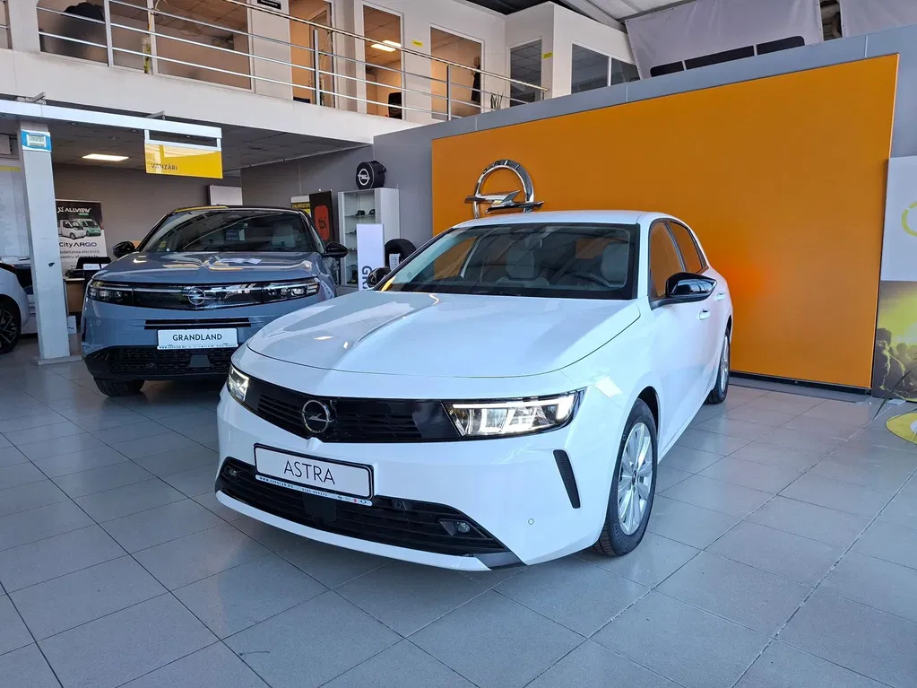 Fotografie: 2024 Opel Astra