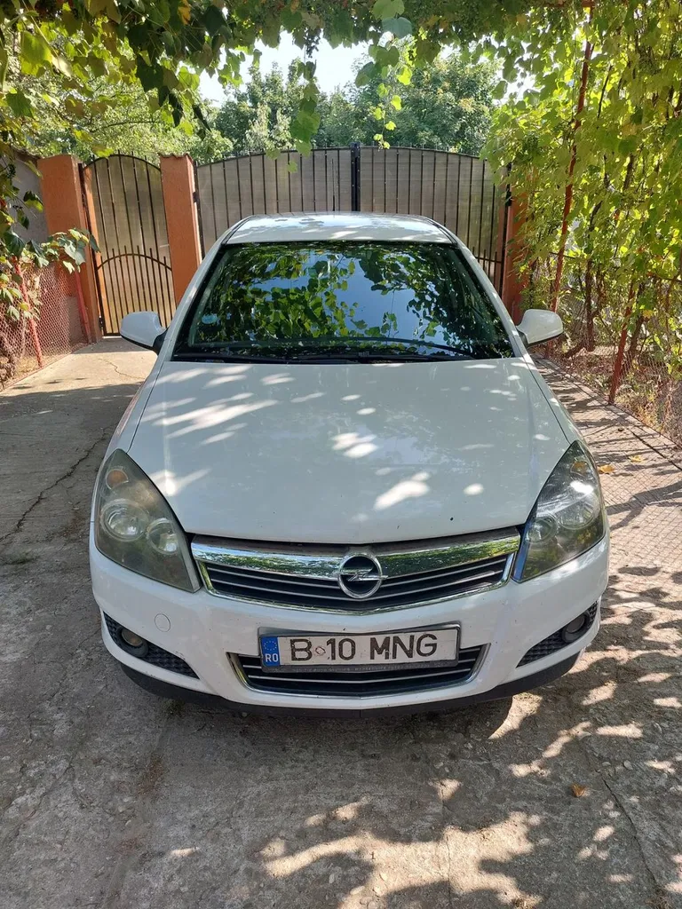 Fotografie: 2010 Opel Astra