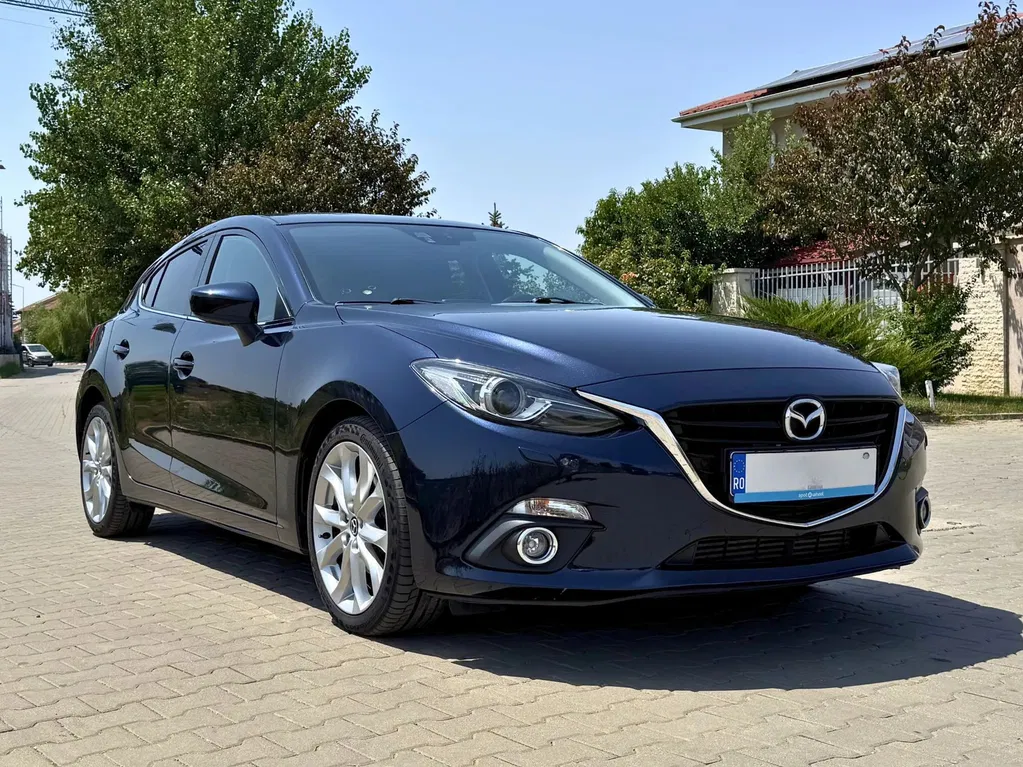 Fotografie: 2015 Mazda 3