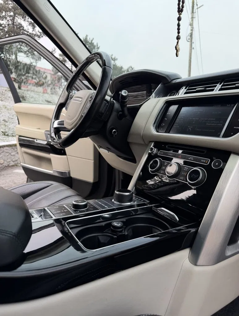 Fotografie: 2013 Land Rover Range Rover Vogue