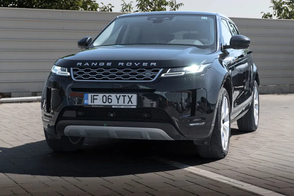 Fotografie: 2021 Land Rover Range Rover Evoque