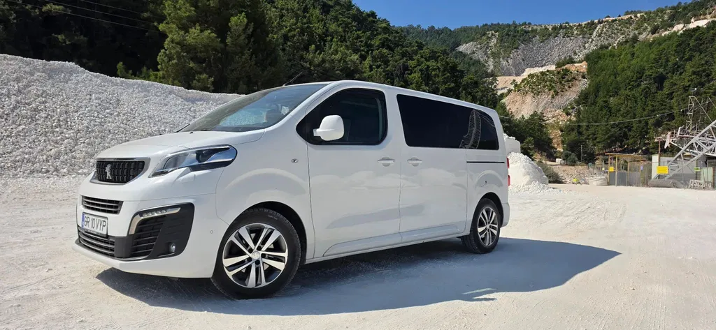 Fotografie: 2019 Peugeot Traveller