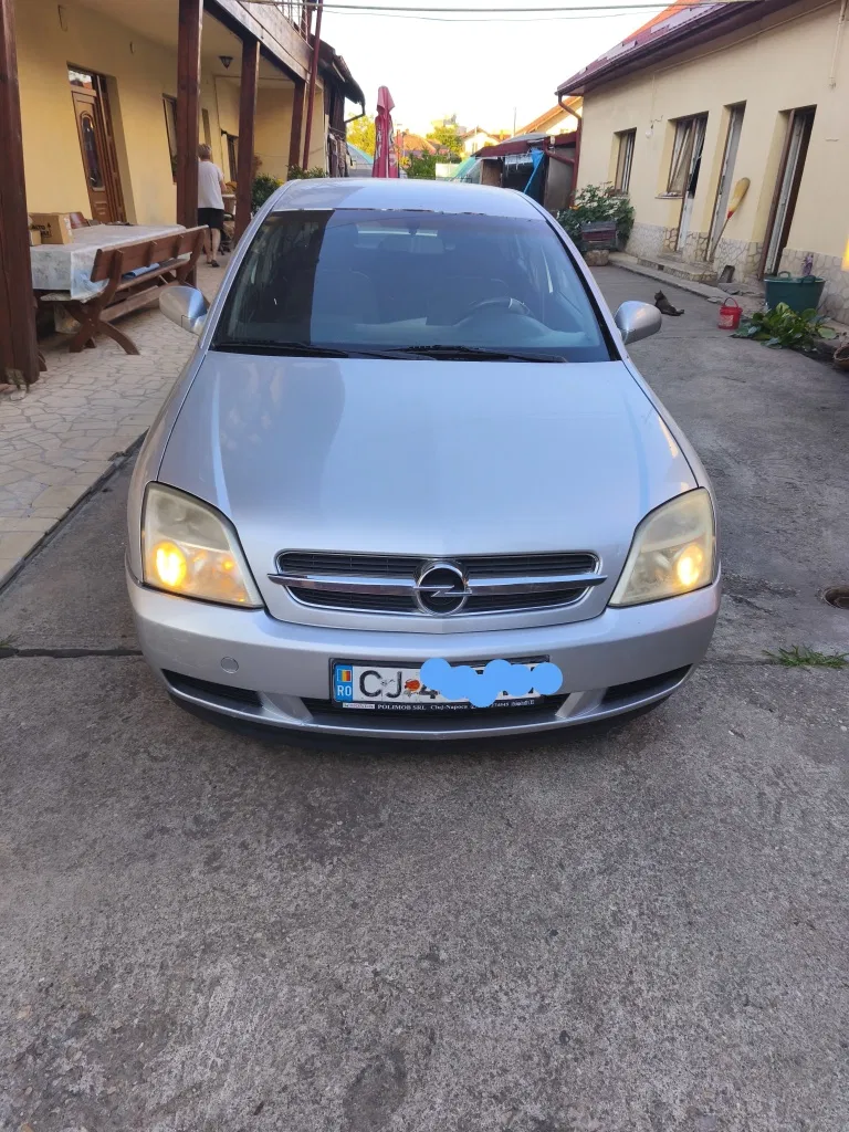 Fotografie: 2004 Opel Vectra