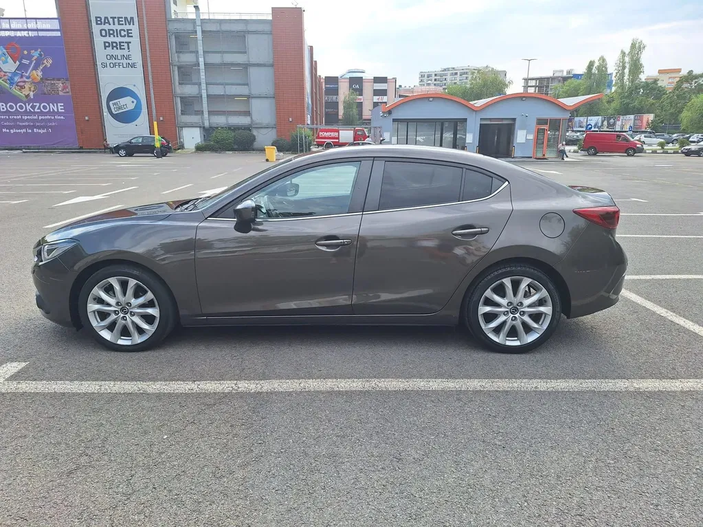 Fotografie: 2015 Mazda 3