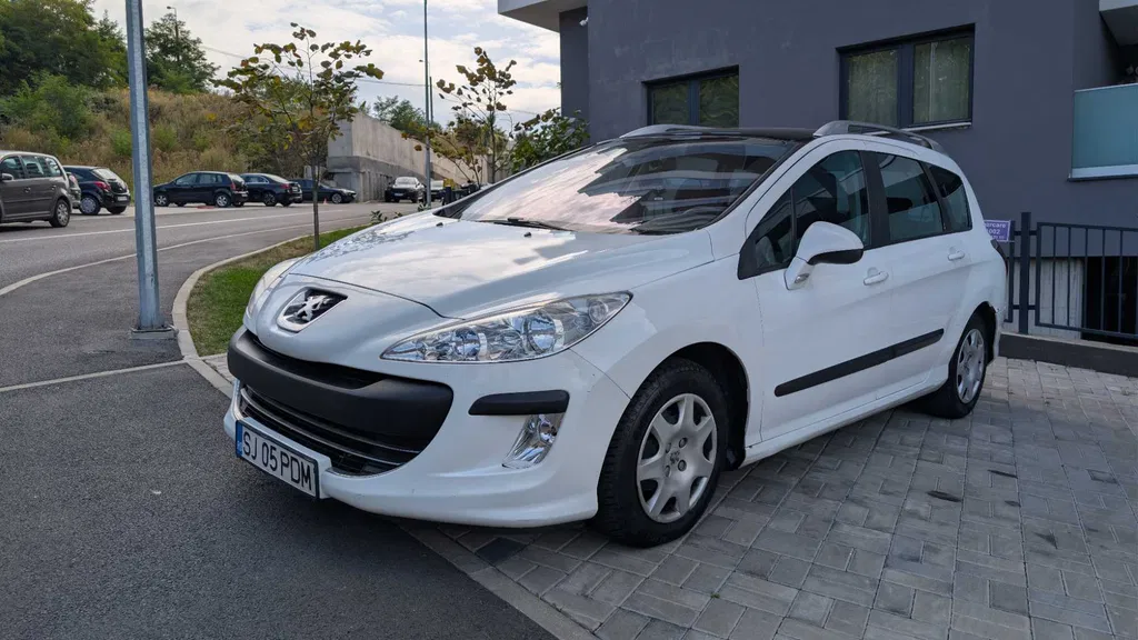 Fotografie: 2010 Peugeot 308
