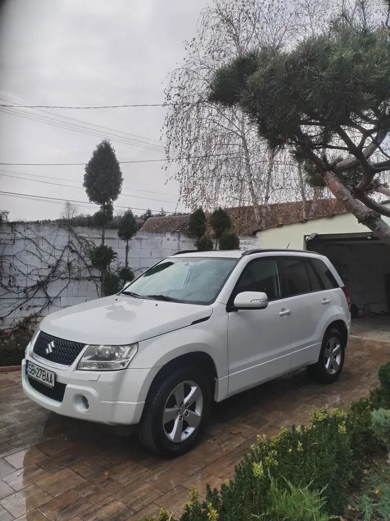 Fotografie: 2012 Suzuki Grand Vitara