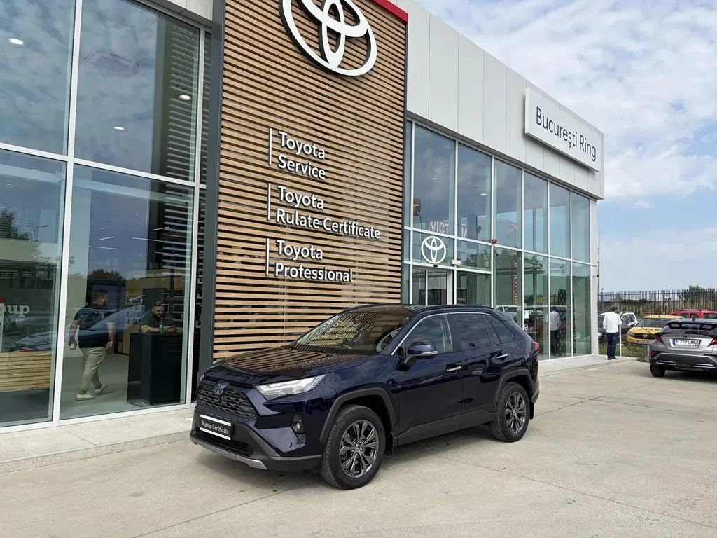 Fotografie: 2023 Toyota RAV-4
