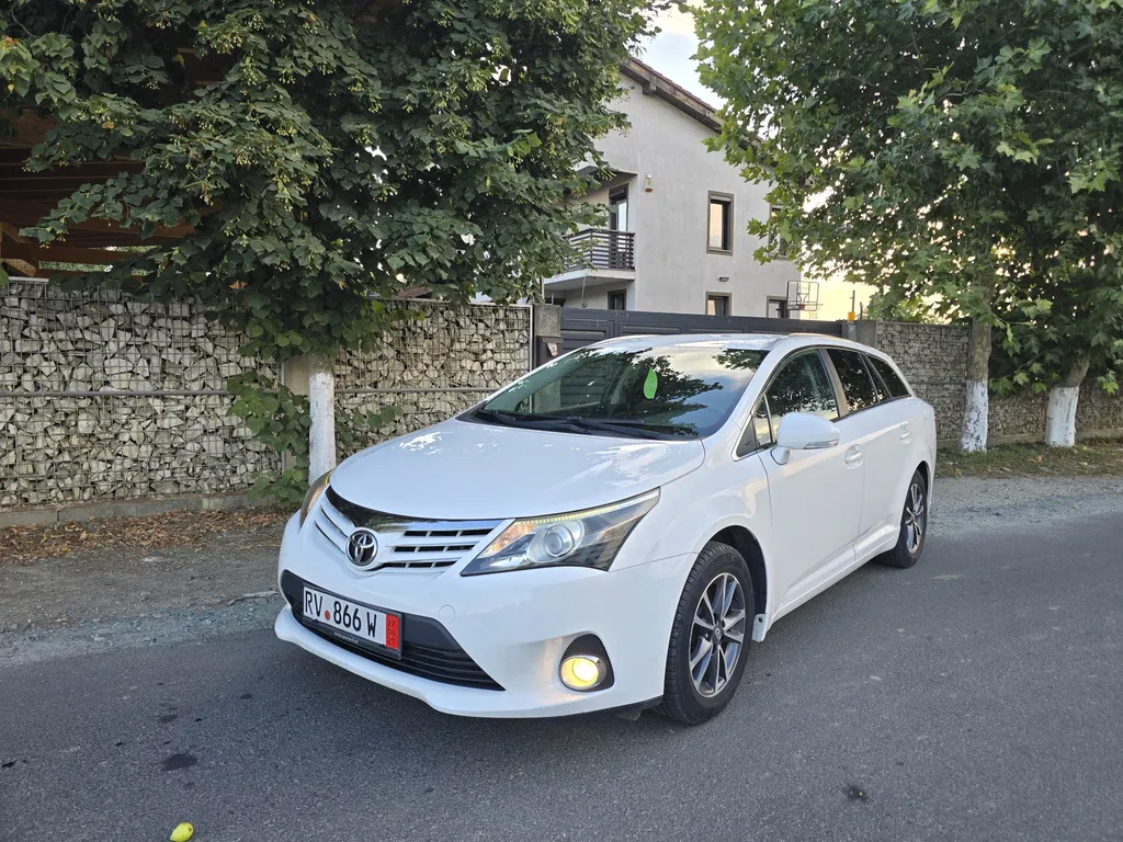 Fotografie: 2012 Toyota Avensis