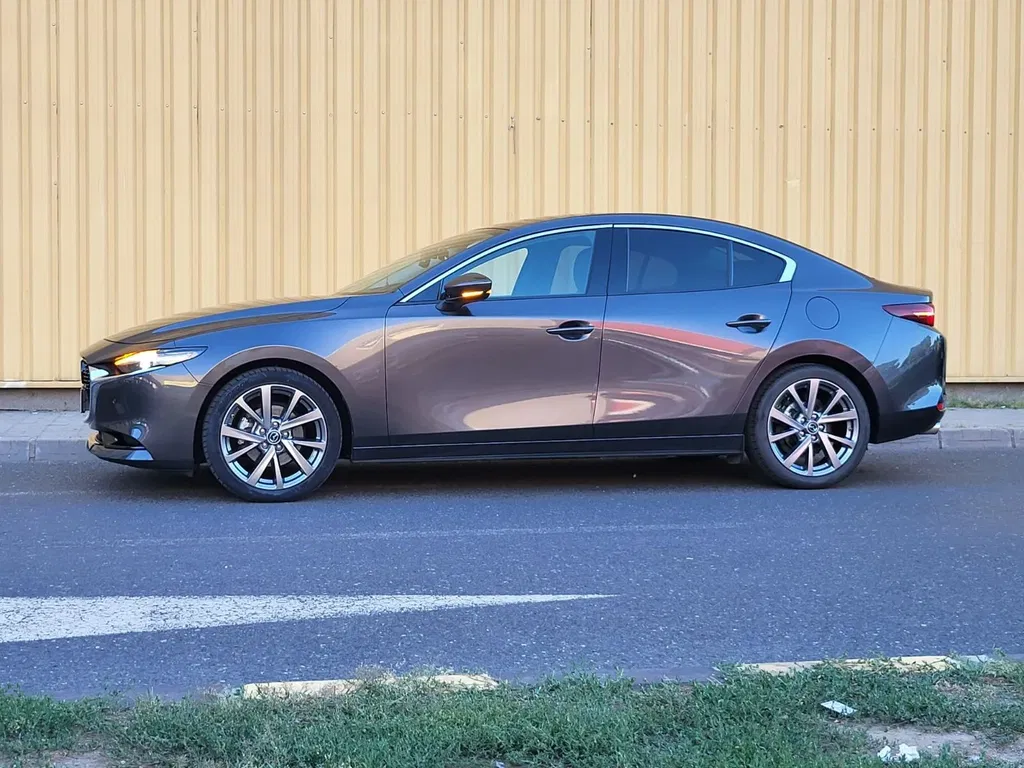 Fotografie: 2021 Mazda 3