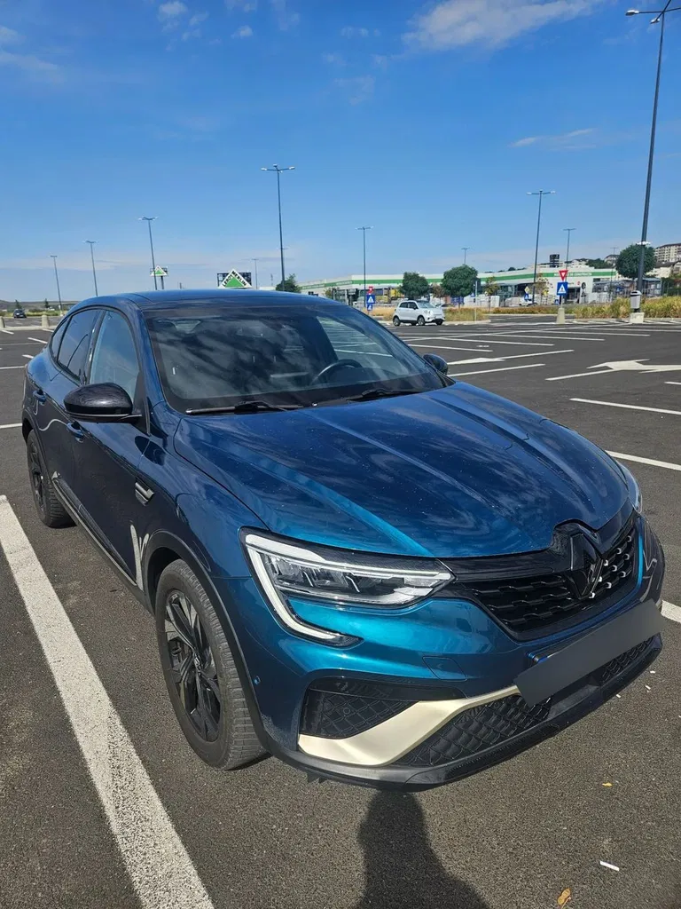 Fotografie: 2023 Renault Arkana