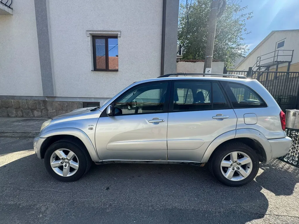 Fotografie: 2005 Toyota RAV-4