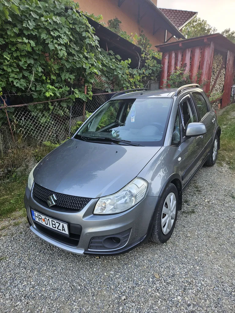 Fotografie: 2011 Suzuki SX4