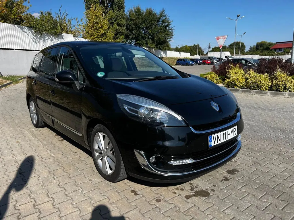 Fotografie: 2012 Renault Grand Scenic