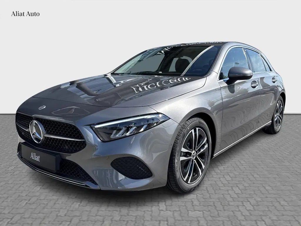 Fotografie: 2026 Mercedes-Benz A 180