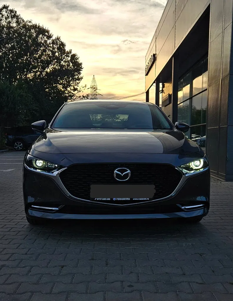 Fotografie: 2024 Mazda 3