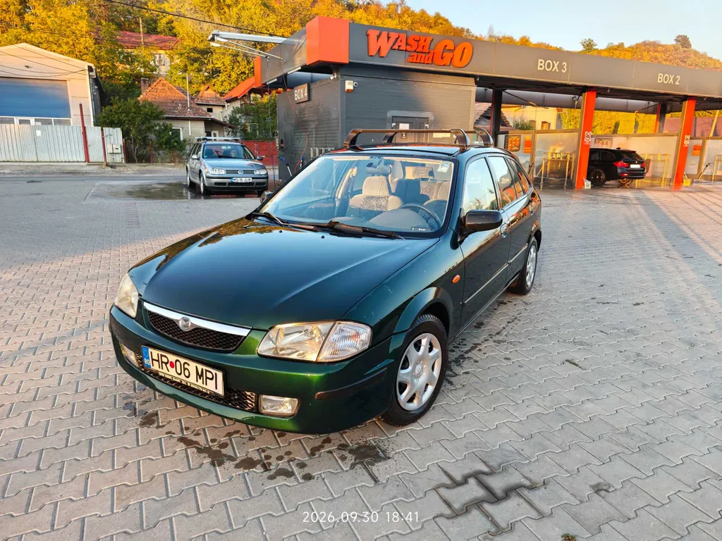Fotografie: 1998 Mazda 323