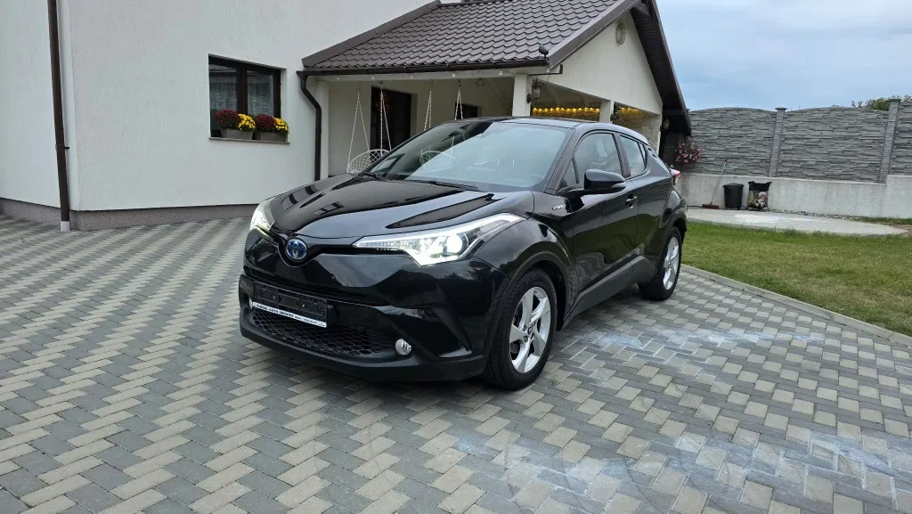 Fotografie: 2017 Toyota C-HR