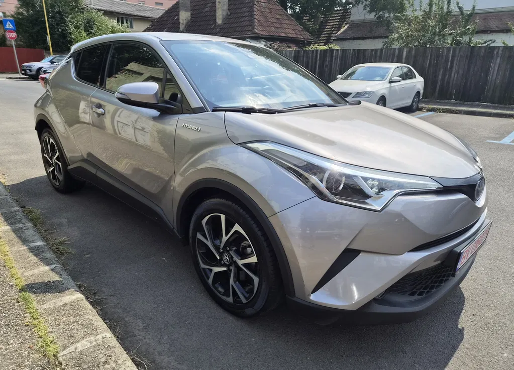 Fotografie: 2018 Toyota C-HR