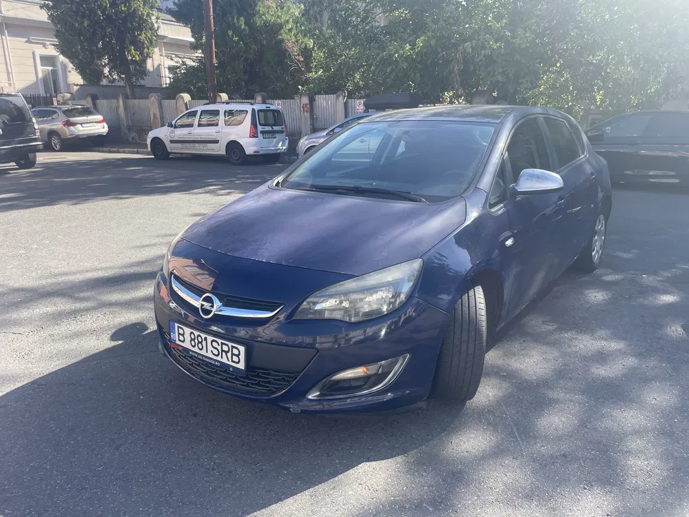 Fotografie: 2013 Opel Astra