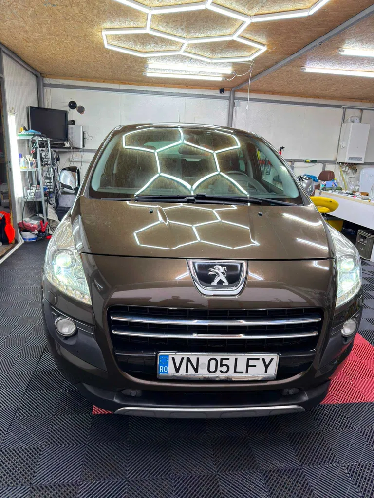 Fotografie: 2012 Peugeot 3008