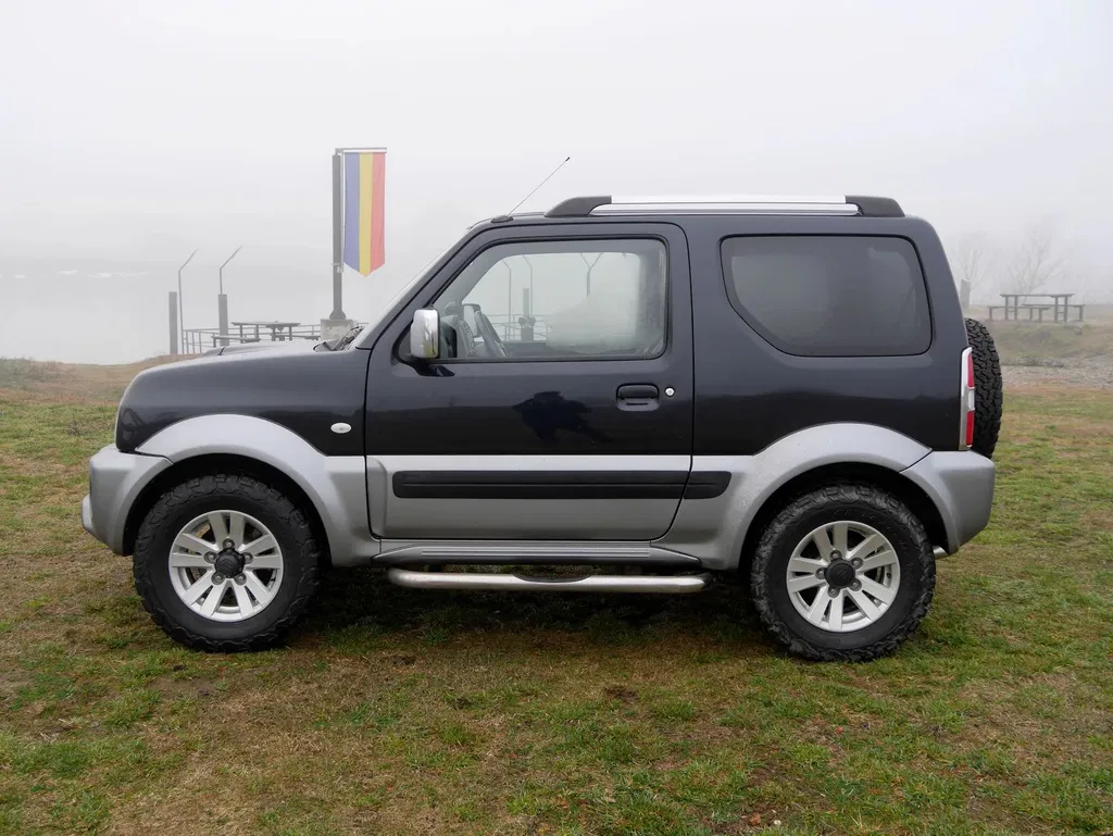 Fotografie: 2012 Suzuki Jimny