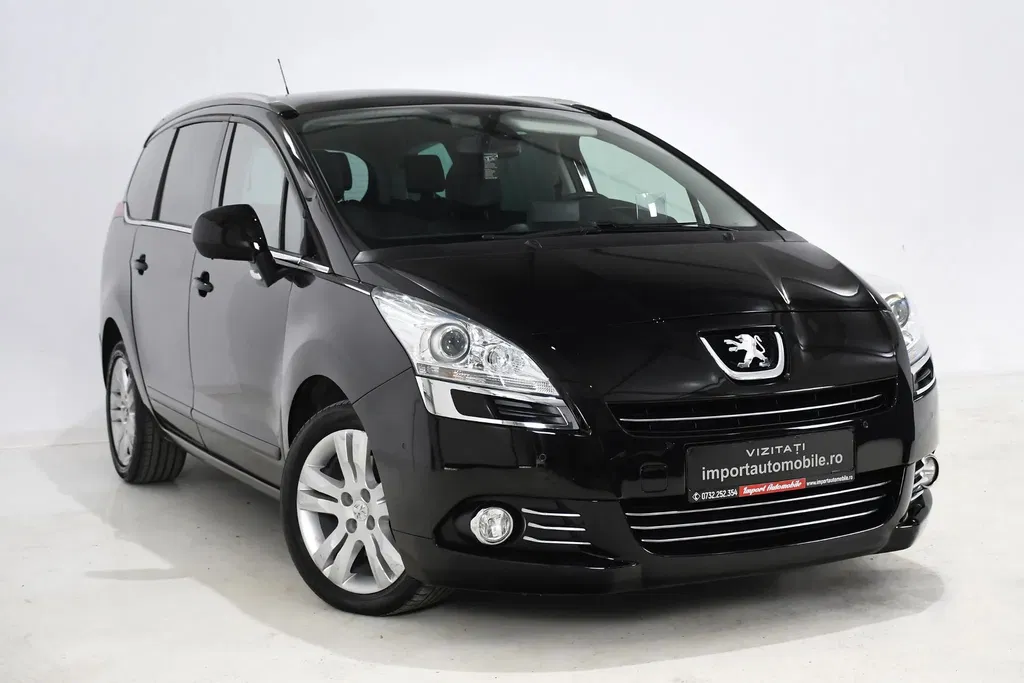 Fotografie: 2012 Peugeot 5008