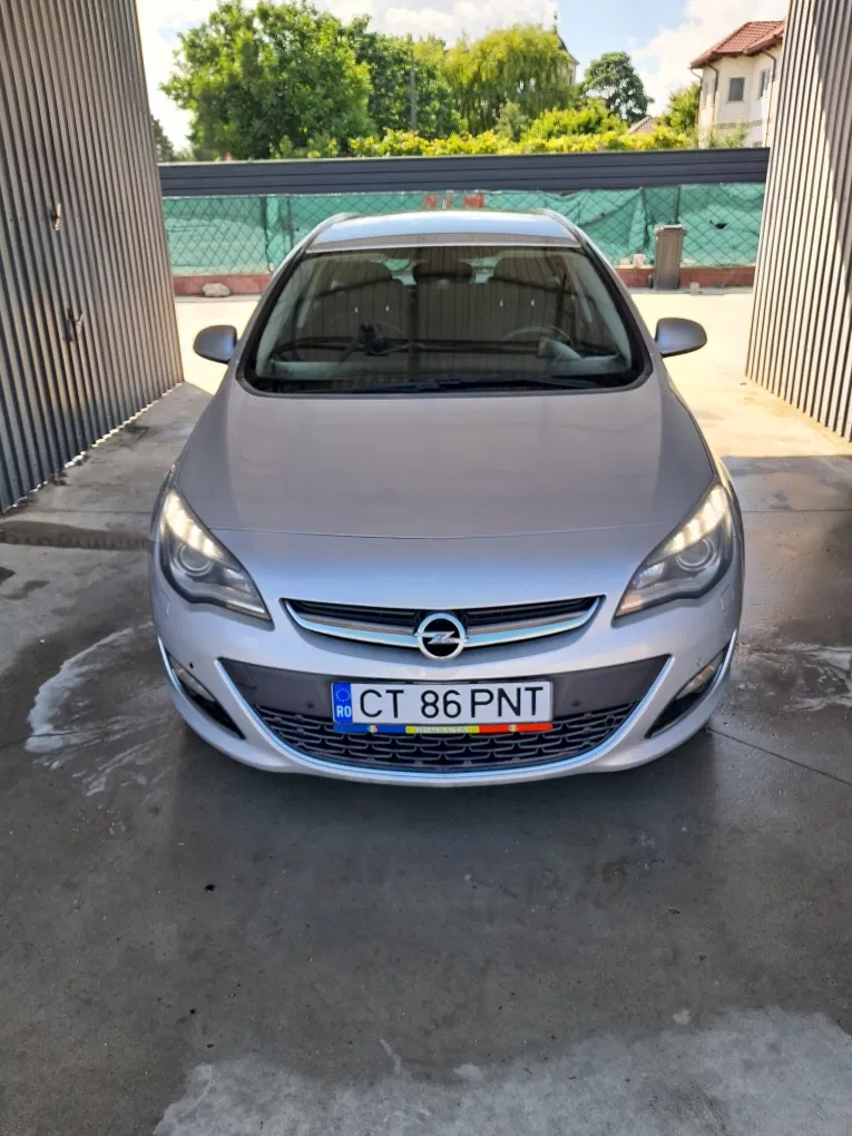 Fotografie: 2014 Opel Astra