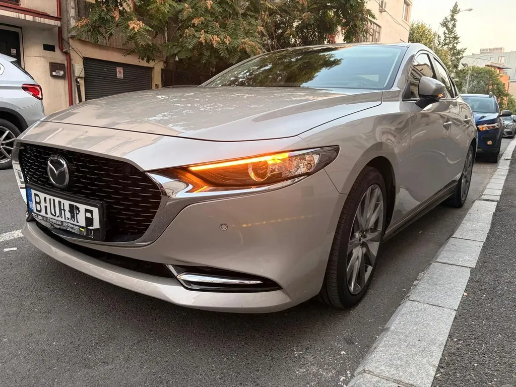 Fotografie: 2025 Mazda 3