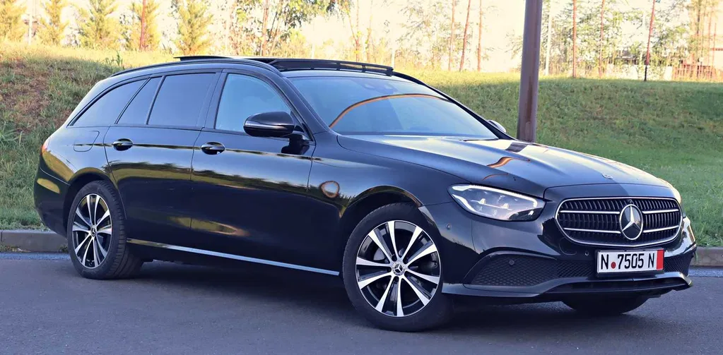 Fotografie: 2022 Mercedes-Benz E Class